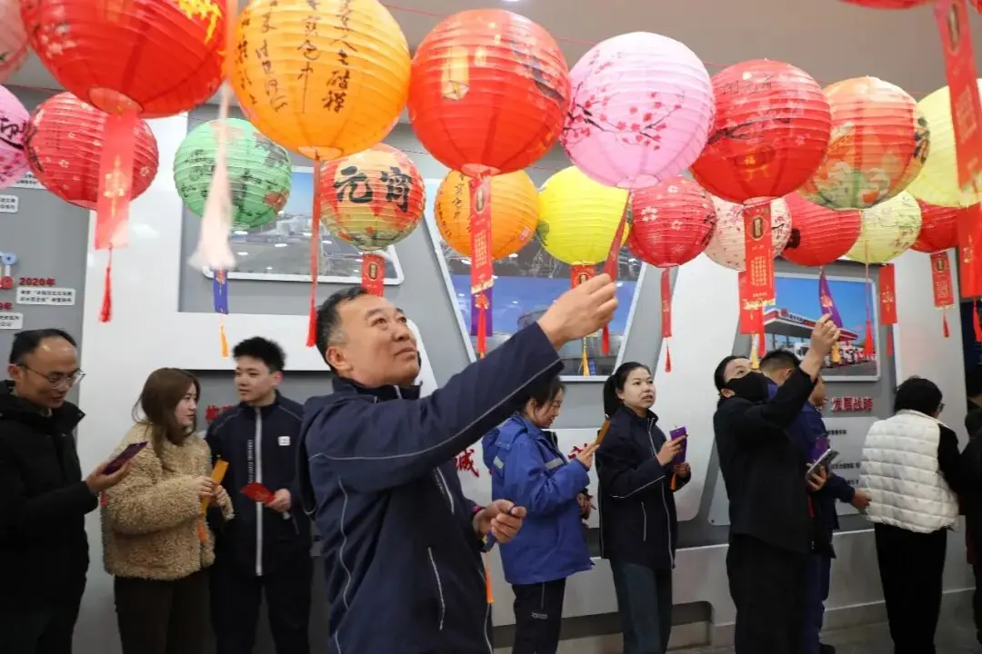 Reunion နွေဦးပူနွေးမှုကို ဂုဏ်ပြုသည်။